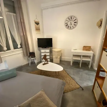 Apartment Studio Cosy Proche Centre *